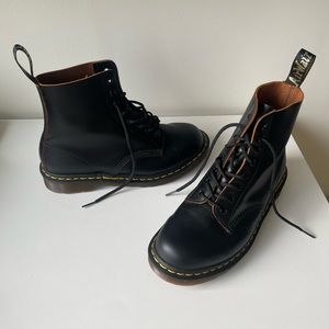 1460 VINTAGE Dr Martens - MADE IN ENGLAND LACE UP BOOTS